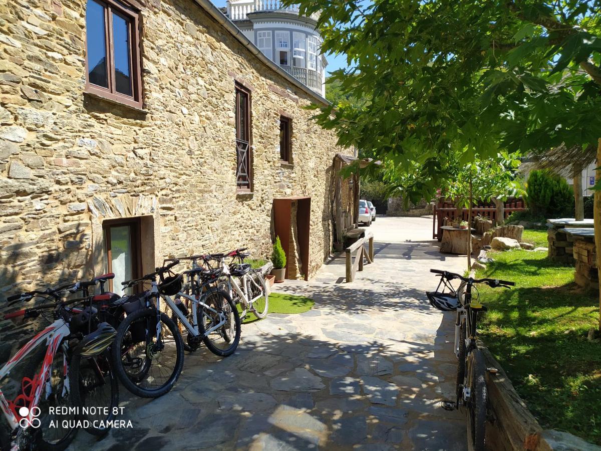 Albergue Atrio ตริอากาสเตลา ภายนอก รูปภาพ